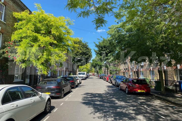 Triplex Georgian townhouse with two bathrooms and patio garden Henshaw Street, Elephant and Castle/Borough